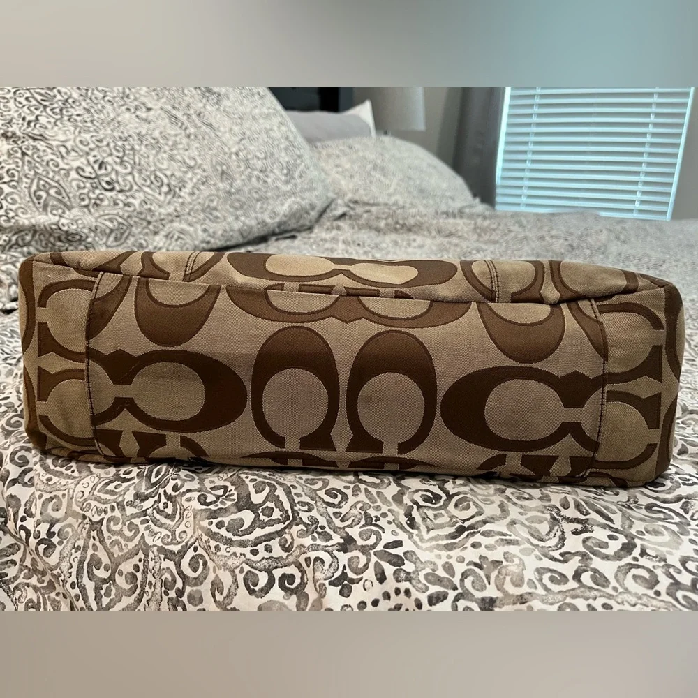 Coach DAISY OUTLINE SIGNATURE EMMA TOTE